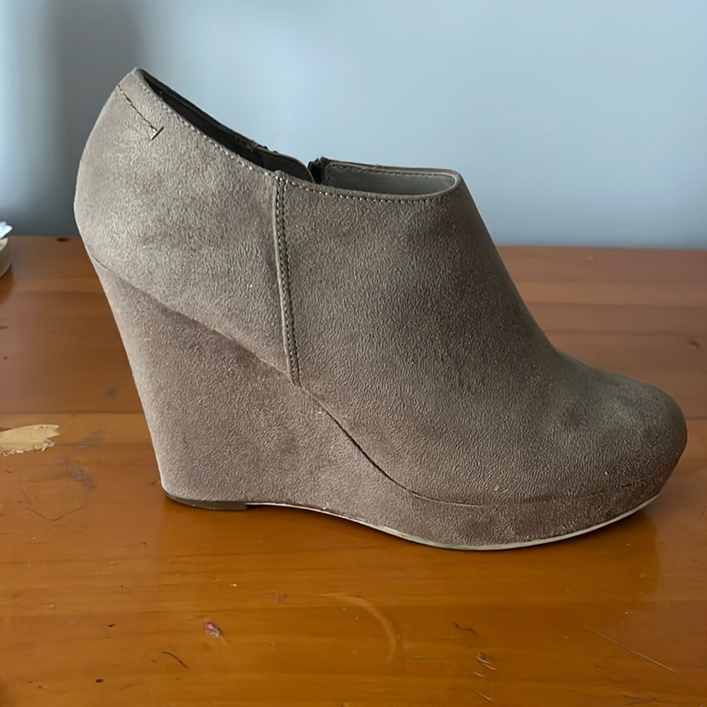 tan wedges